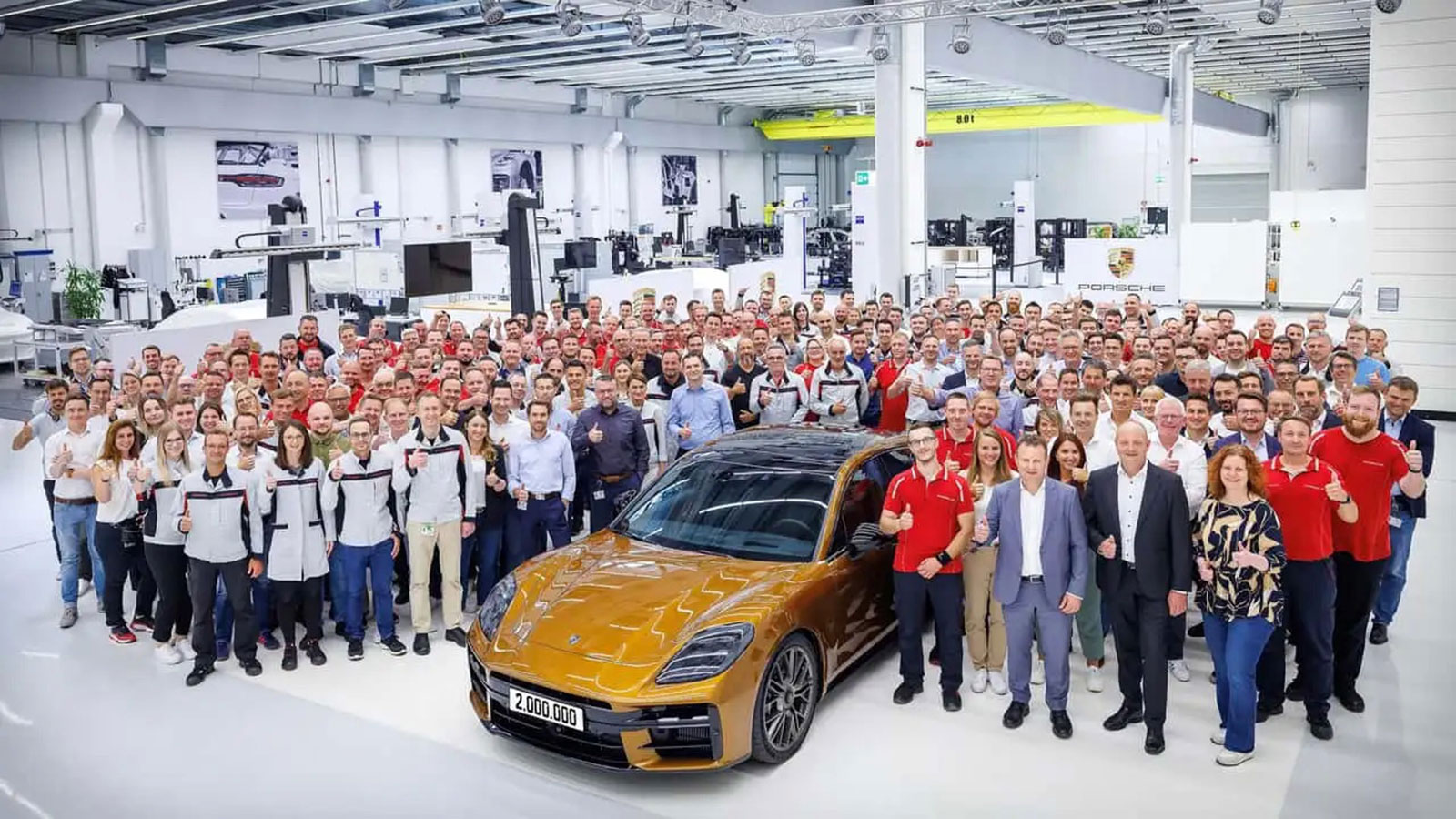 Porsche: Η νέα Panamera οδήγησε σε ορόσημο το εργοστάσιο στη Λειψία 